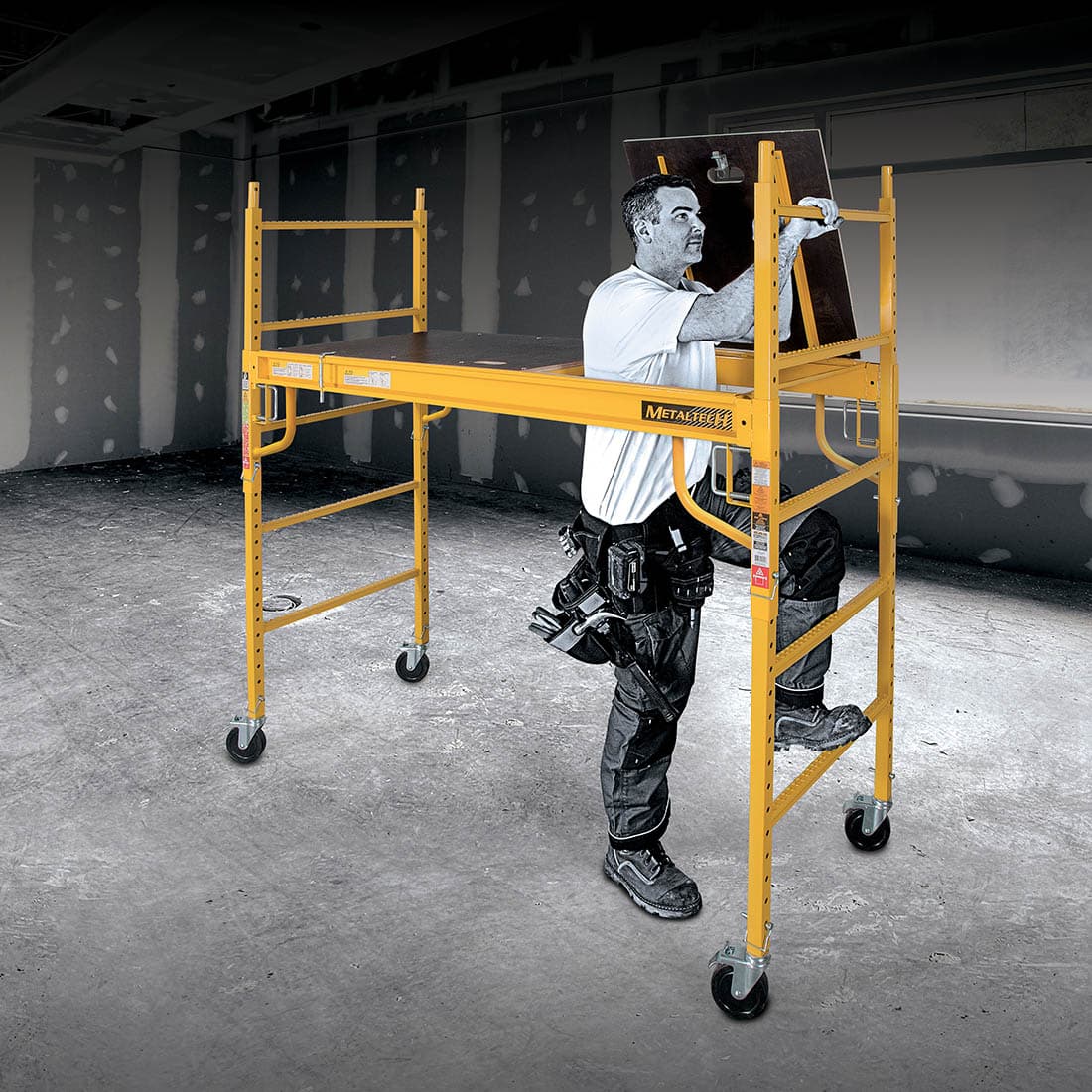 Mobile Adjustable Scaffolding Safe Climb side view