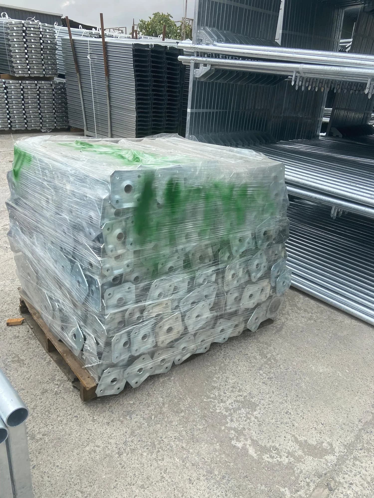 Scaffolding system stacked