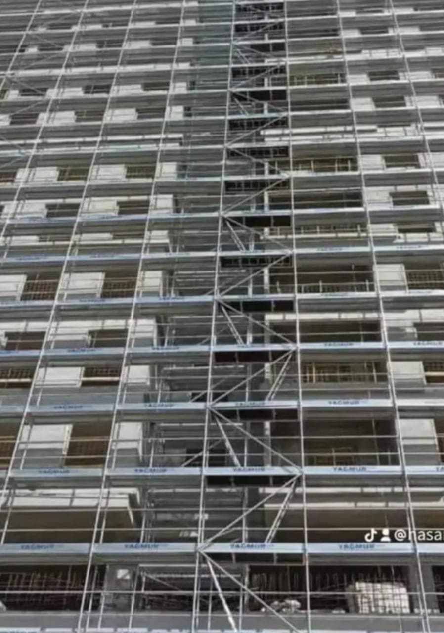 Scaffolding tower